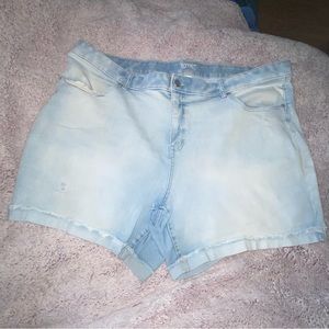 Terra Sky Light wash Jean shorts